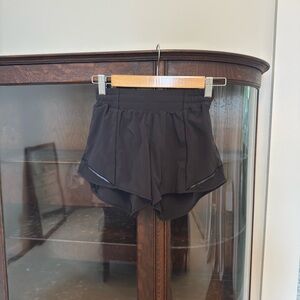 Lululemon Hotty Hot Shorts 4in